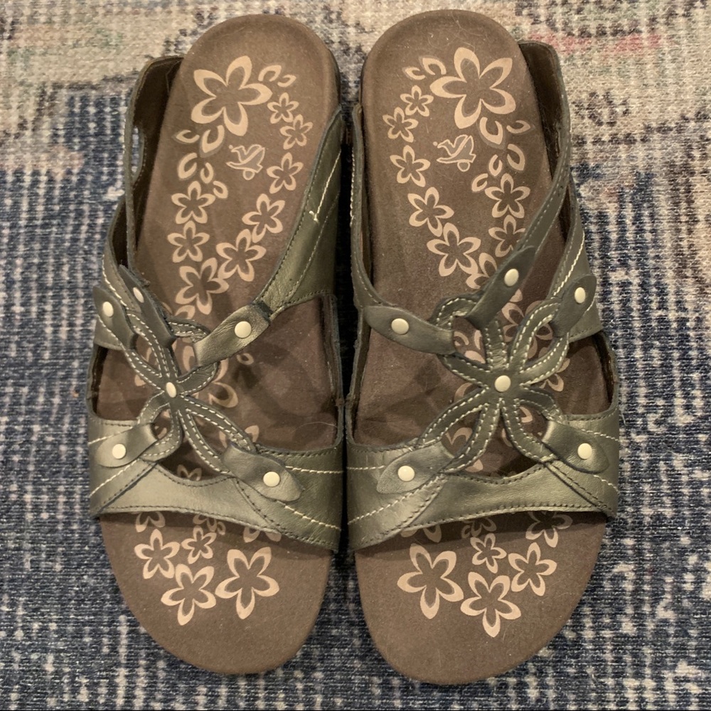 Cushe bronze flower sandals size 11